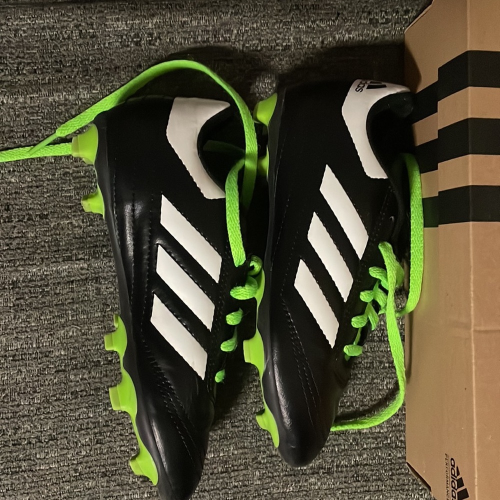 Cleats - Picture 4 of 6